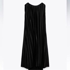 H&M Black Pleated Dress Backless!